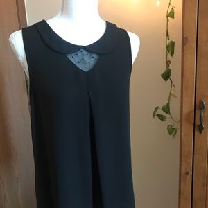 Sleeveless shirt with Peter Pan collar
